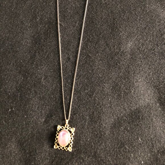 Vintage pendant necklace metal chain gold tone pink oval cabochon long - Picture 2 of 5